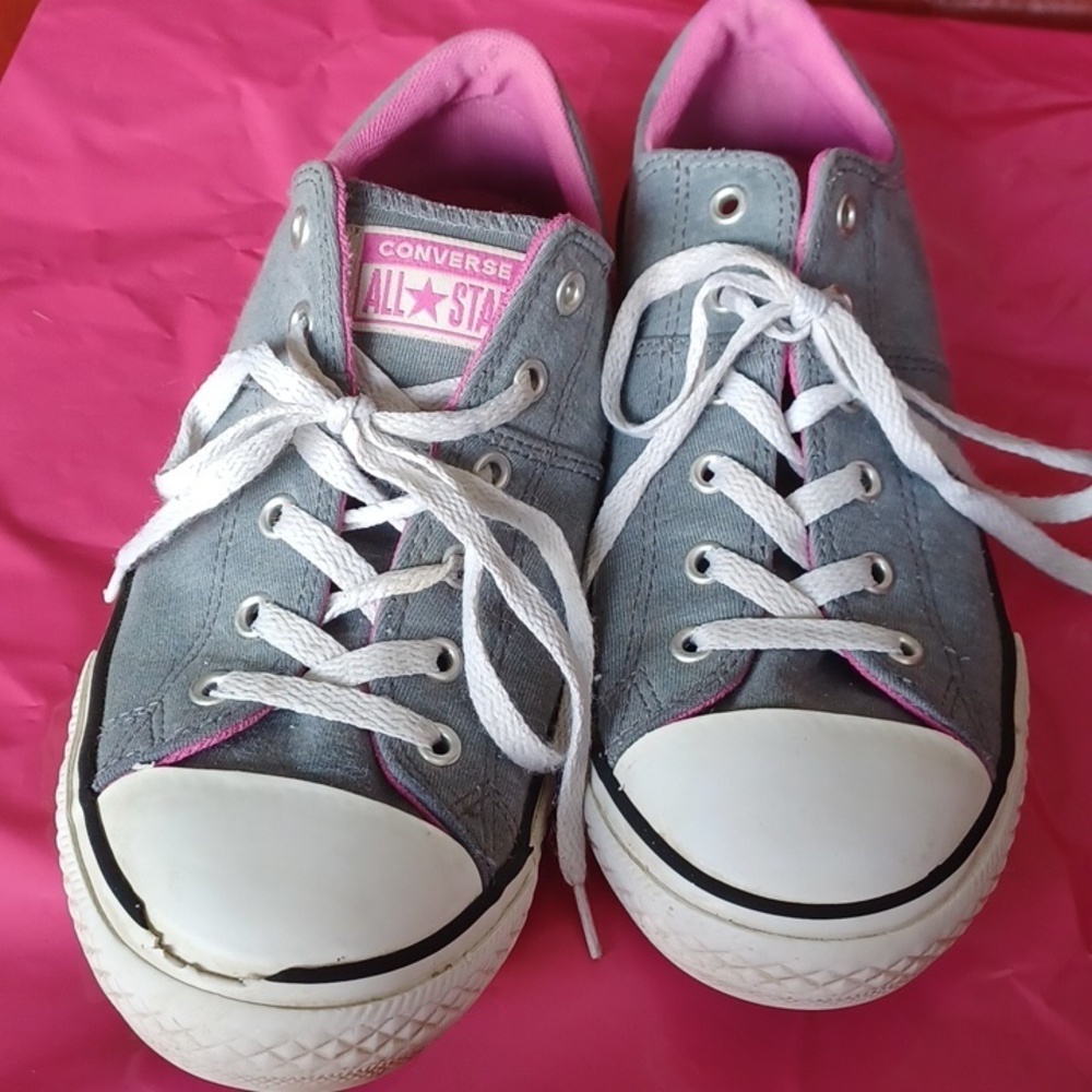 Converse All Stars Women's Size 7.5/Mens size 6 Gray And Pink